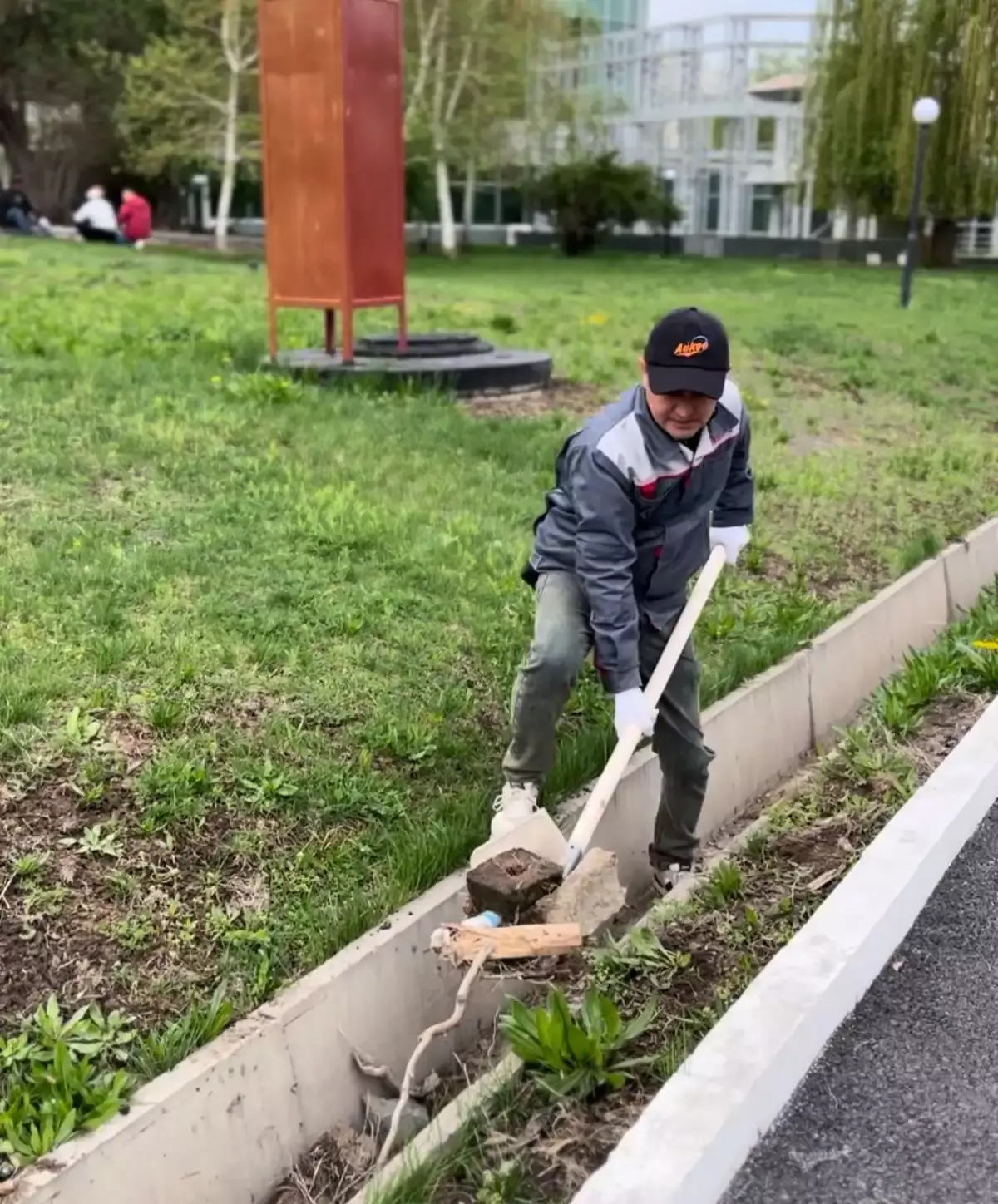 Алматыда «Алатау» АЭА АТТ қатысушылары сенбілікке шықты