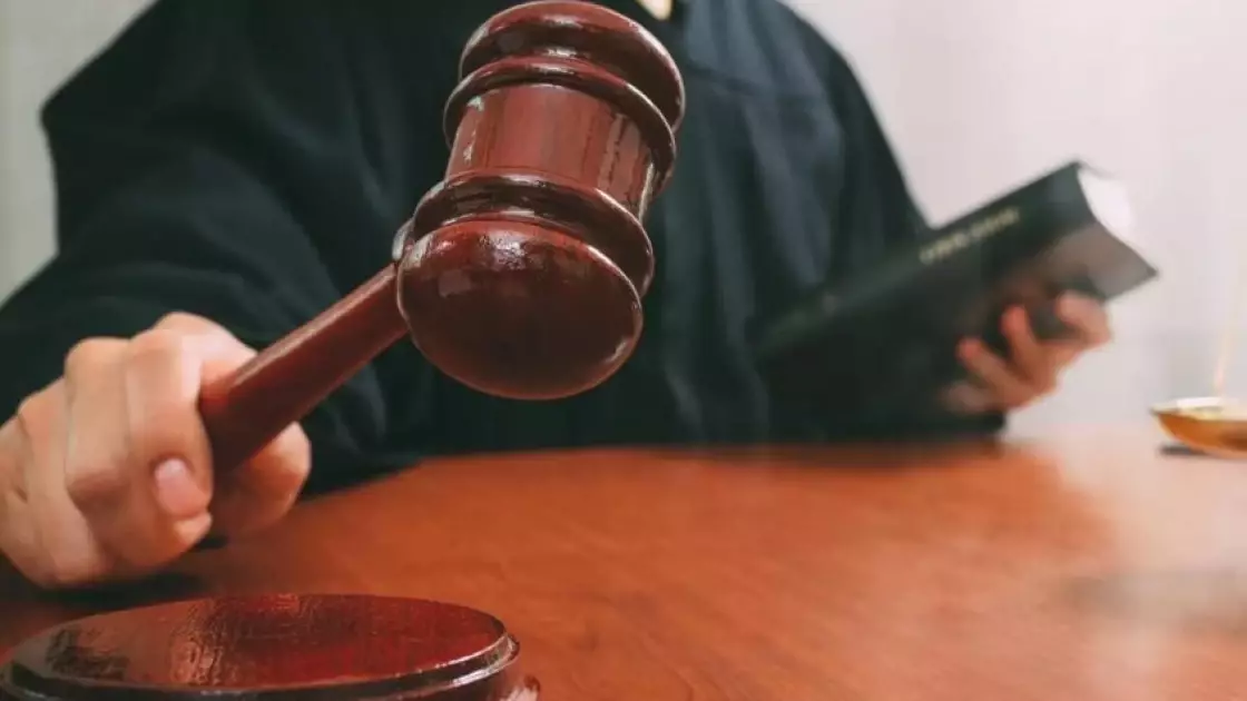 «Адамдарды сиырға теңеген». Алматыда азаматтарды келекелеп, ар-намысына тиген блогер айыппұл жазаланды