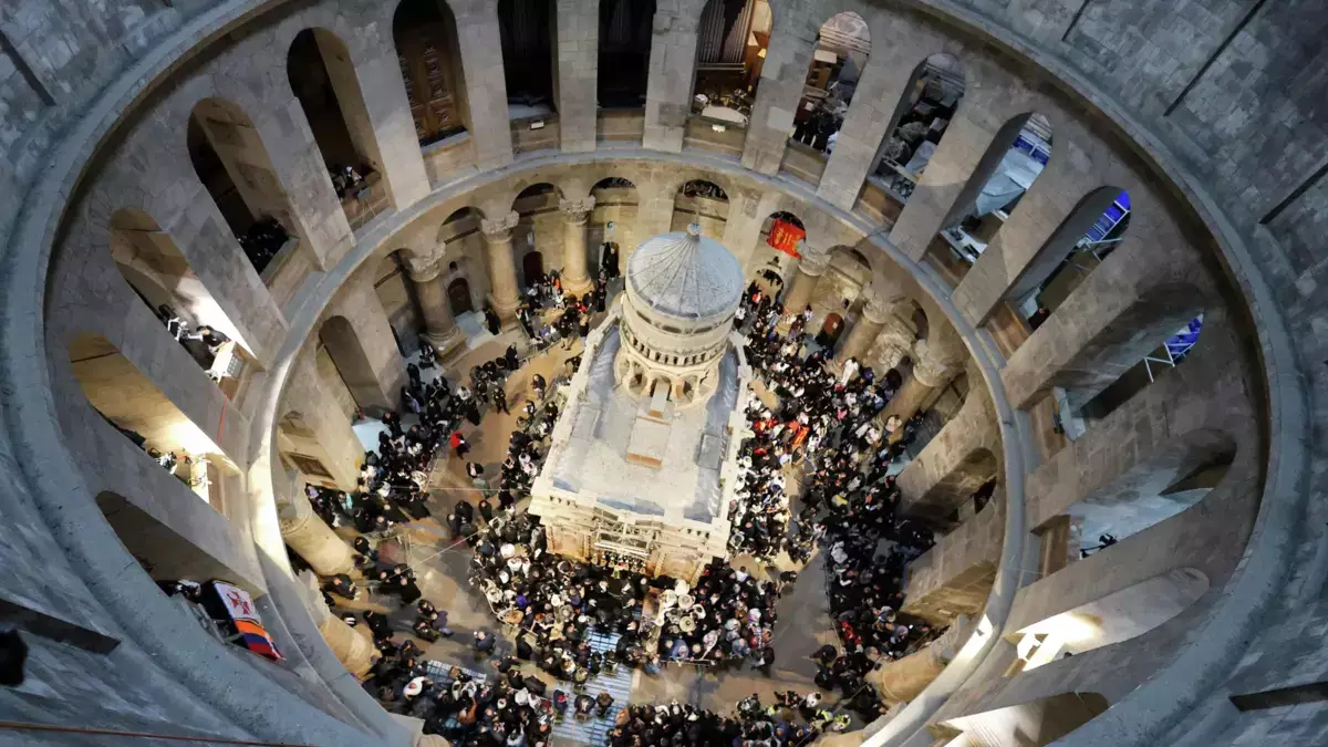 В Иерусалиме сошёл Благодатный огонь в храме Гроба Господня - новости на Lada.kz 11.04.2026
