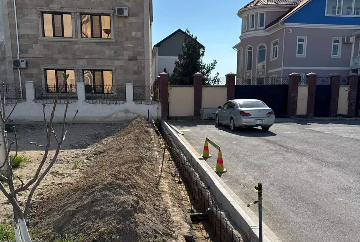 Жители Актау обеспокоены: забор планируют построить над газопроводом - новости на Lada.kz 11.04.2026