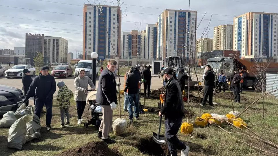 Около 100 тонн мусора вывезли из  Астаны