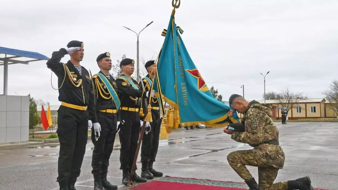 Ақтауда 600-ден астам теңіз жаяу әскері Жауынгерлік тумен қоштасты
