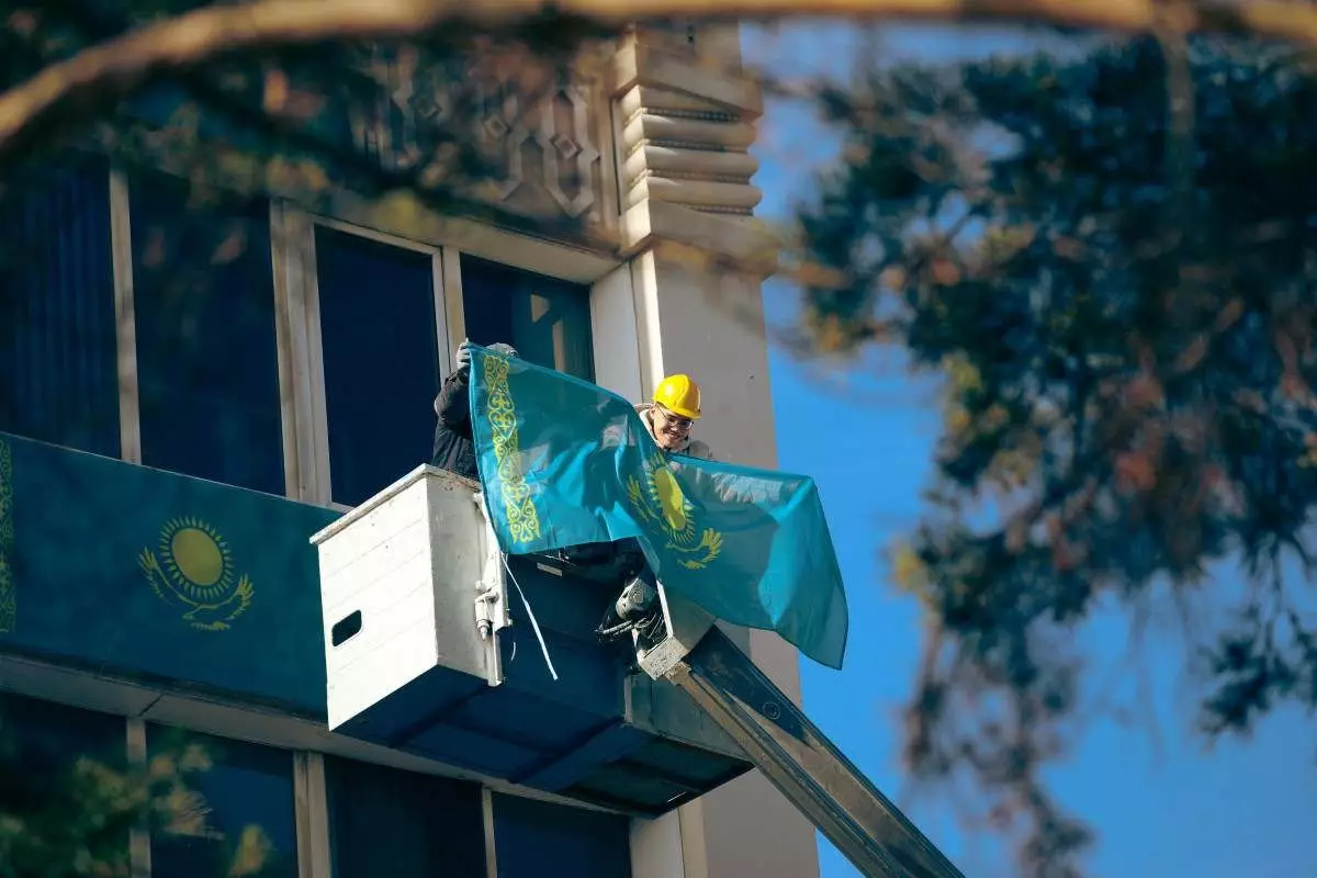 Балконға ту ілуге рұқсат: бірақ мына талаптарды орындау керек