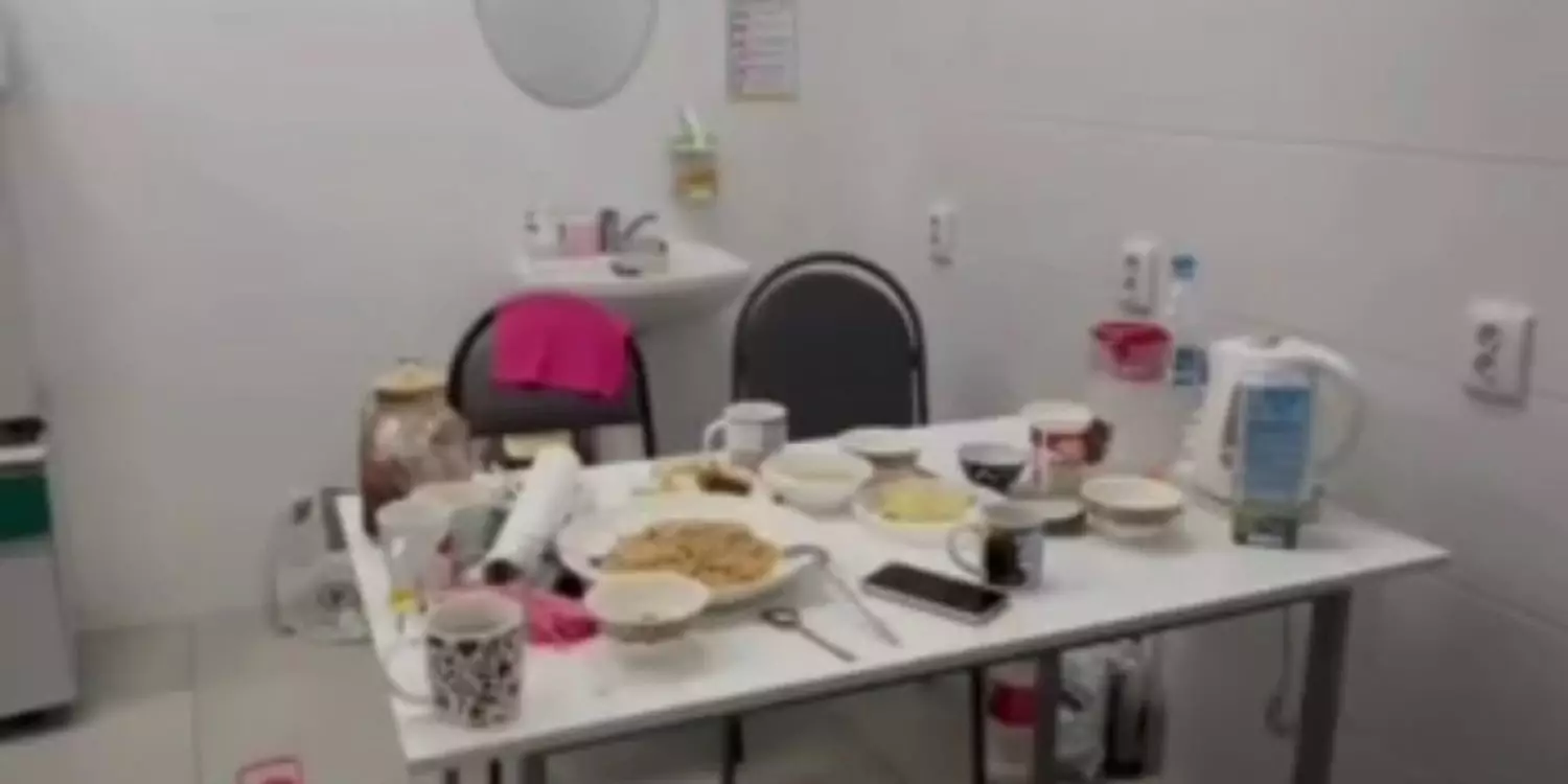 Сәтпаевта аурухана қызметкерлері жұмыс орнында ішімдік ішкен (ВИДЕО)