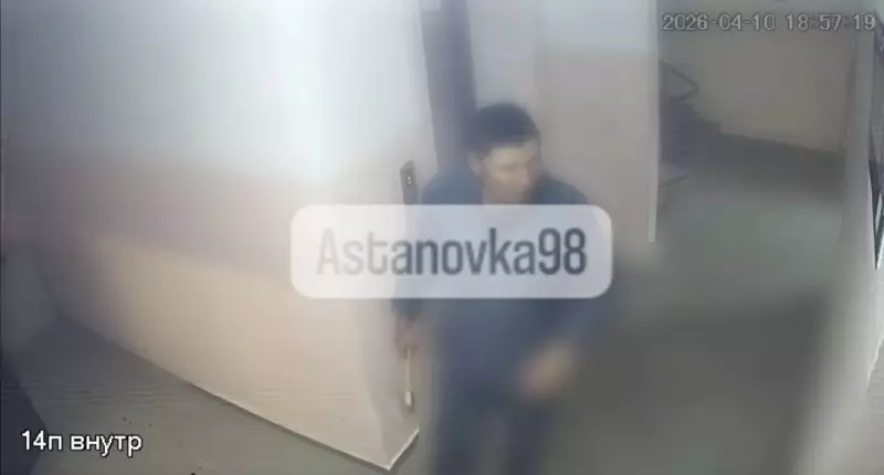 Окровавленный мужчина с топором напугал жителей ЖК в Астане