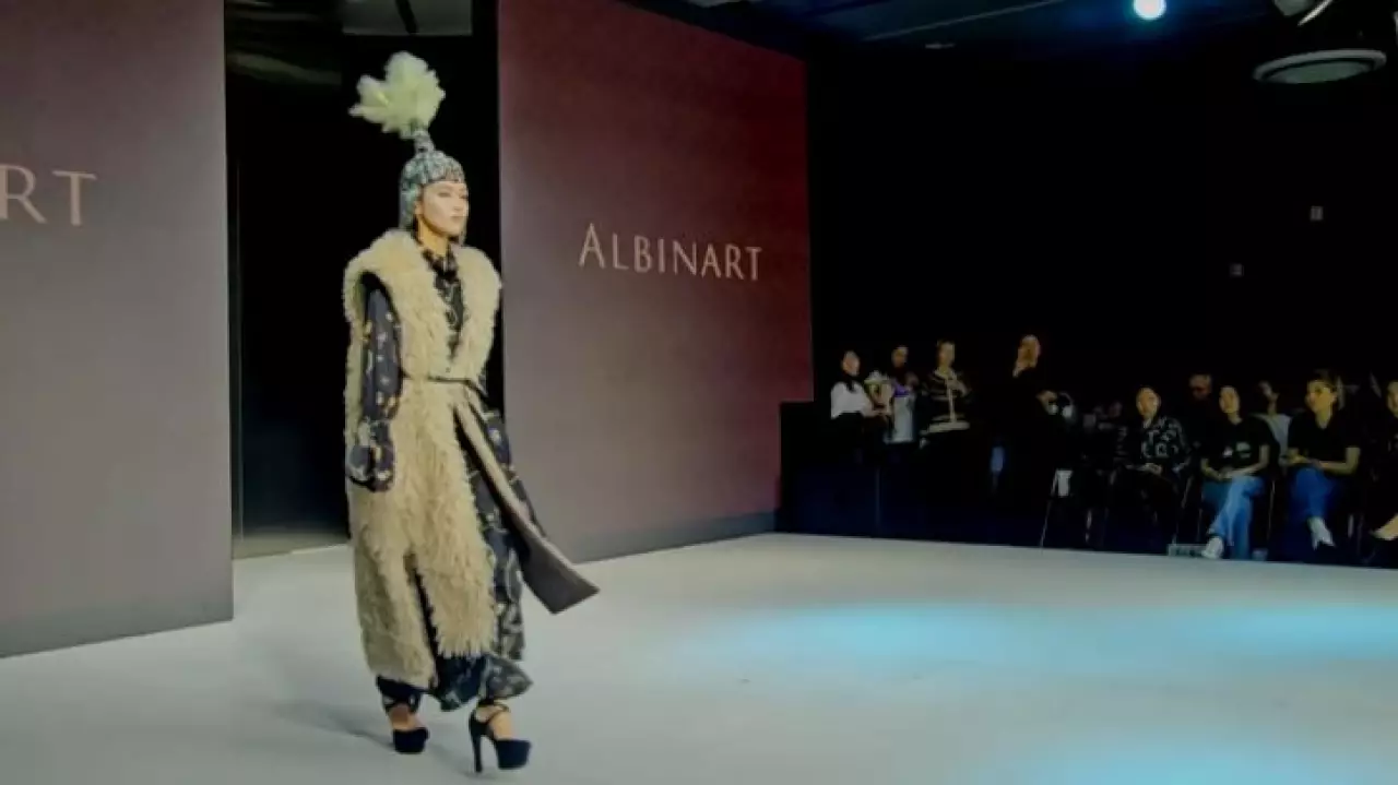 Казахстанские дизайнеры представили коллекции на подиуме в Сеуле