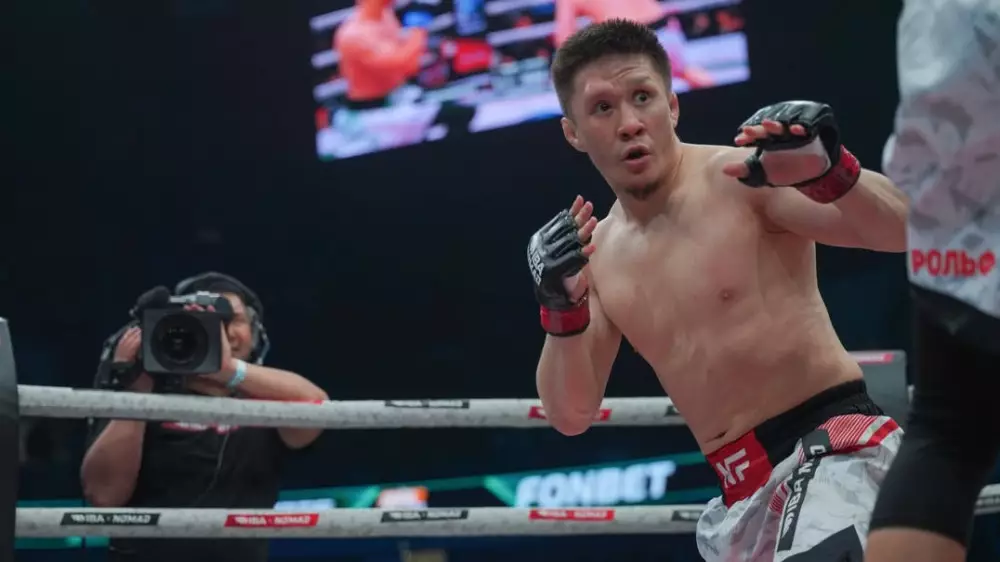 Бой Жалгаса Жумагулова завершился мощным нокаутом: видео