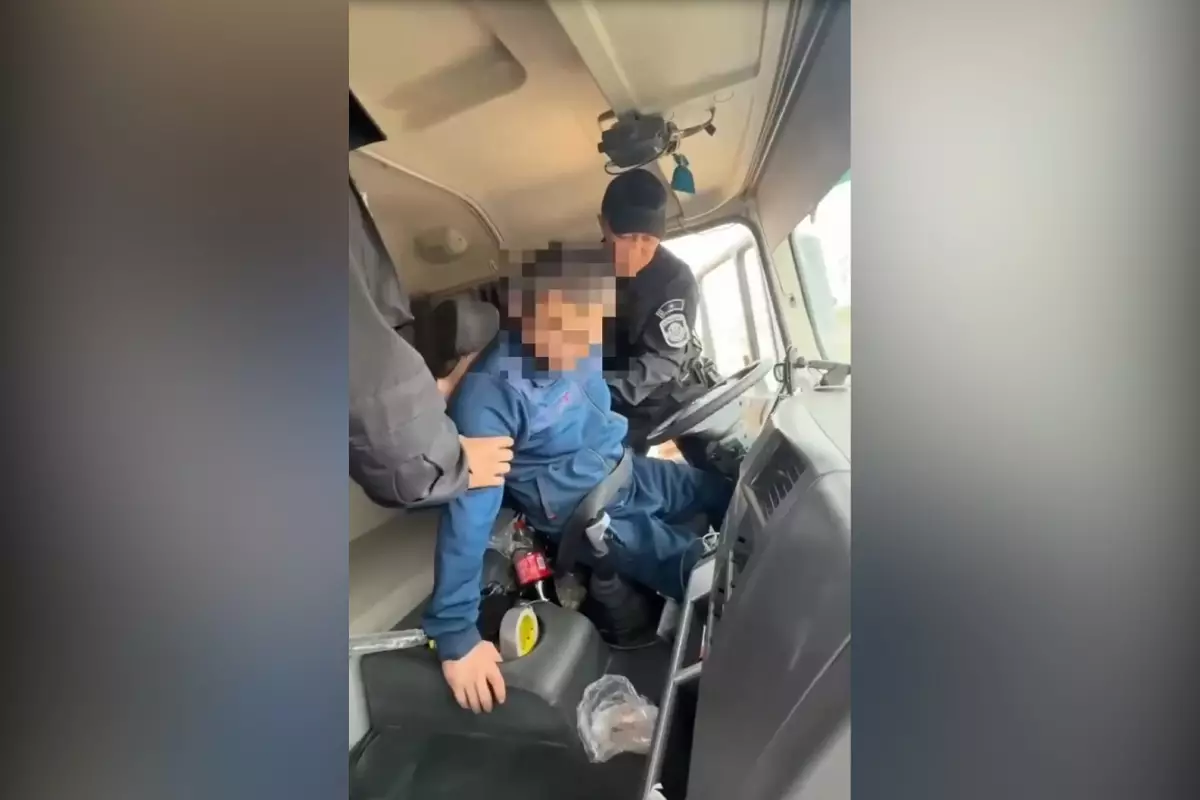 Сотрудники СОБР спасли мужчину на трассе Атырау–Кульсары