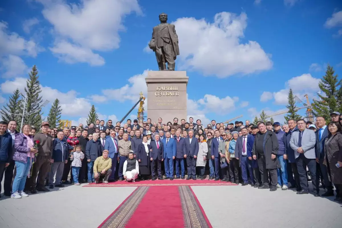 Ғылым күні: Астанада Қаныш Сәтбаевты еске алу рәсімі өтті