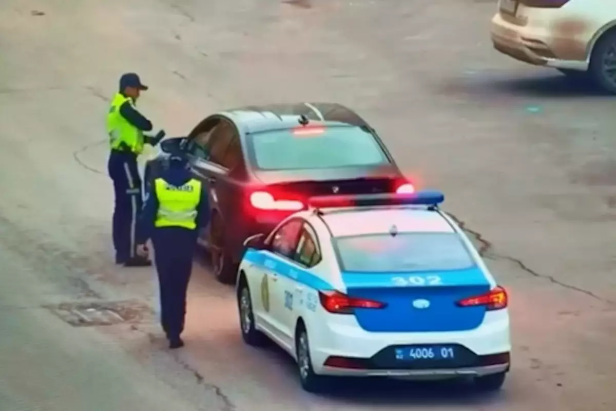 Проехал на красный со скоростью 133 км/ч: водитель арестован