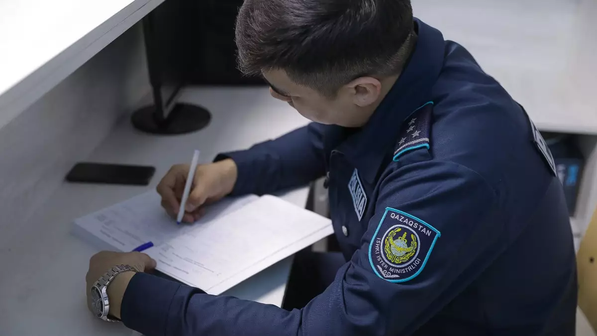 Астанада бағдаршамның қызыл түсіне 133 км/сағ жылдамдықпен өткен жүргізуші қамалды