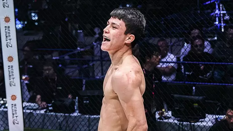 Казахстанец выиграл второй бой в лучшей ММА-лиге Японии. Соперник провалился на 3 кг