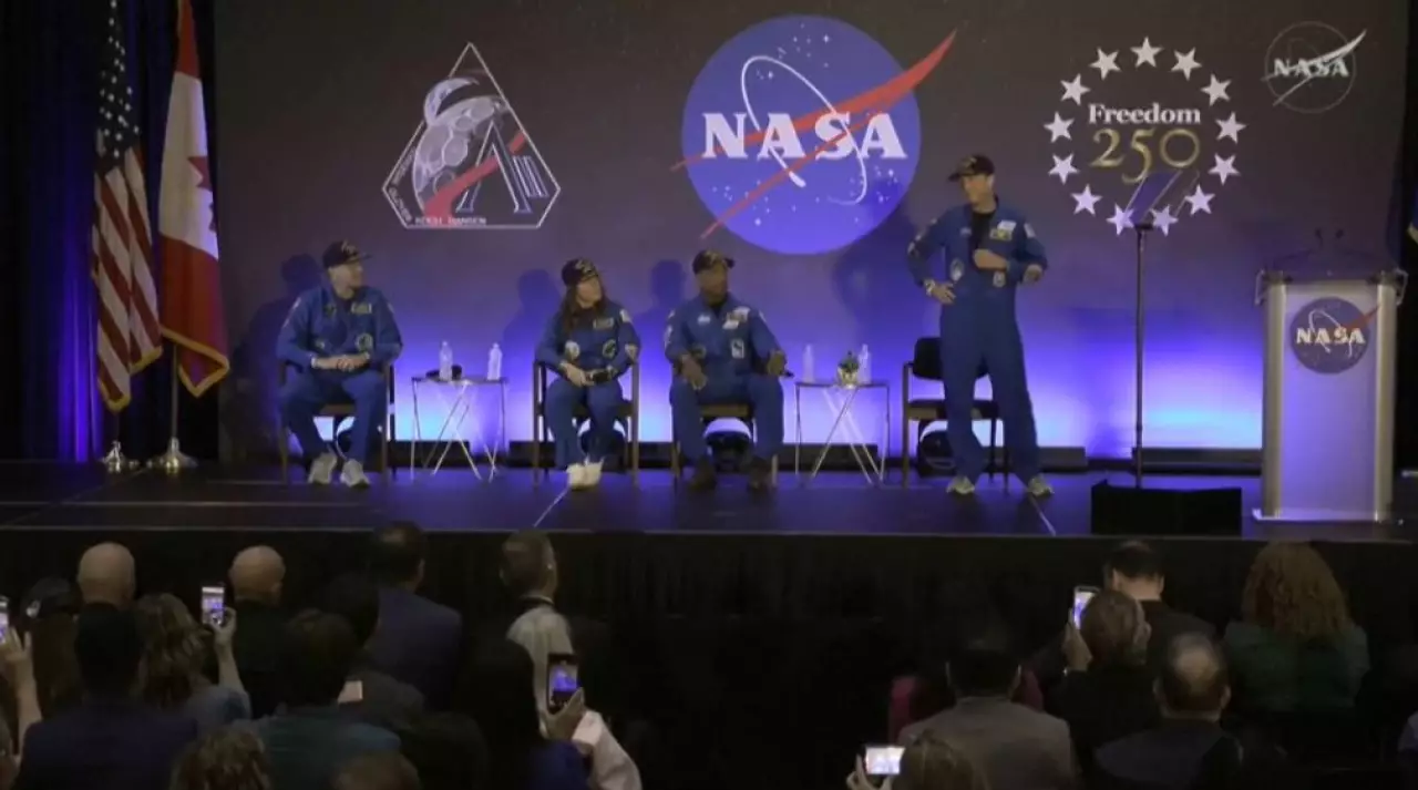 «Артемида-2» ғарышкерлері алғаш рет сөйледі