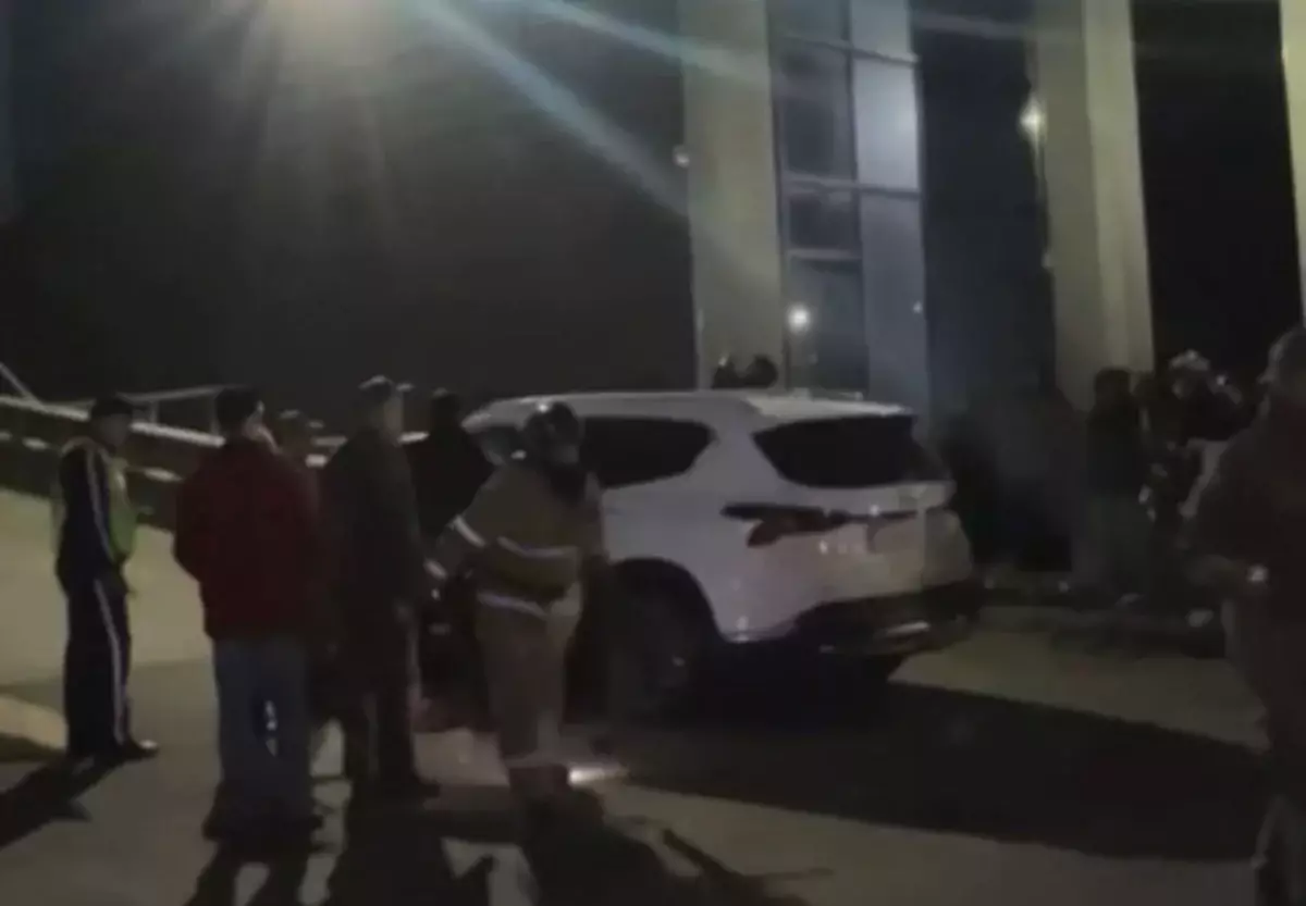 Пожарные 20 минут искали водителя Hyundai, перекрывшего проезд во время пожара в Астане