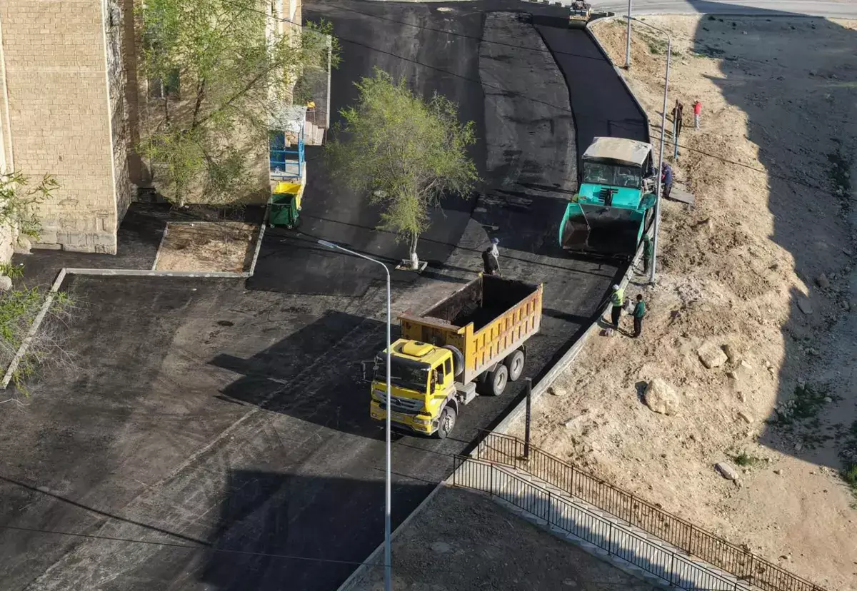 Масштабное обновление: в 15 микрорайоне Актау уложили 31 тысячу «квадратов» асфальта - новости на Lada.kz 12.04.2026