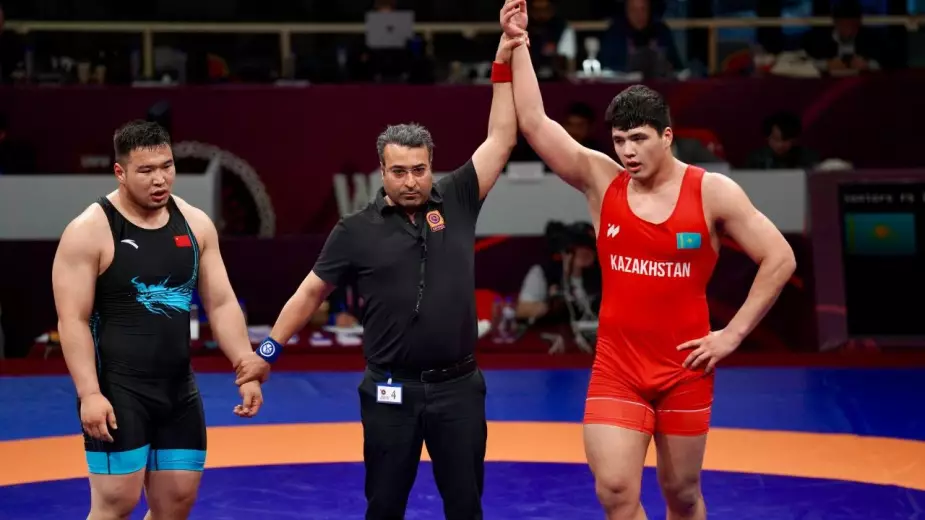 19-летний казахстанец взял бронзу чемпионата Азии в Бишкеке