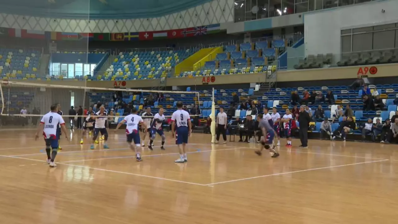 Ардагерлер волейболдан бақ сынасты