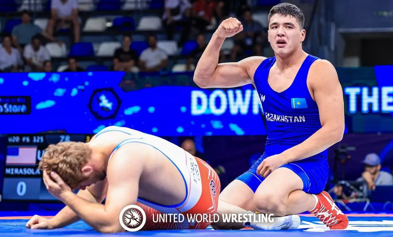 Казахстанец стал призером чемпионата Азии по вольной борьбе