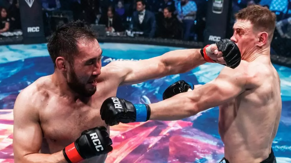 Казахстанский полутяж победил экс-бойца UFC: видео боя, интервью и история конфликта 