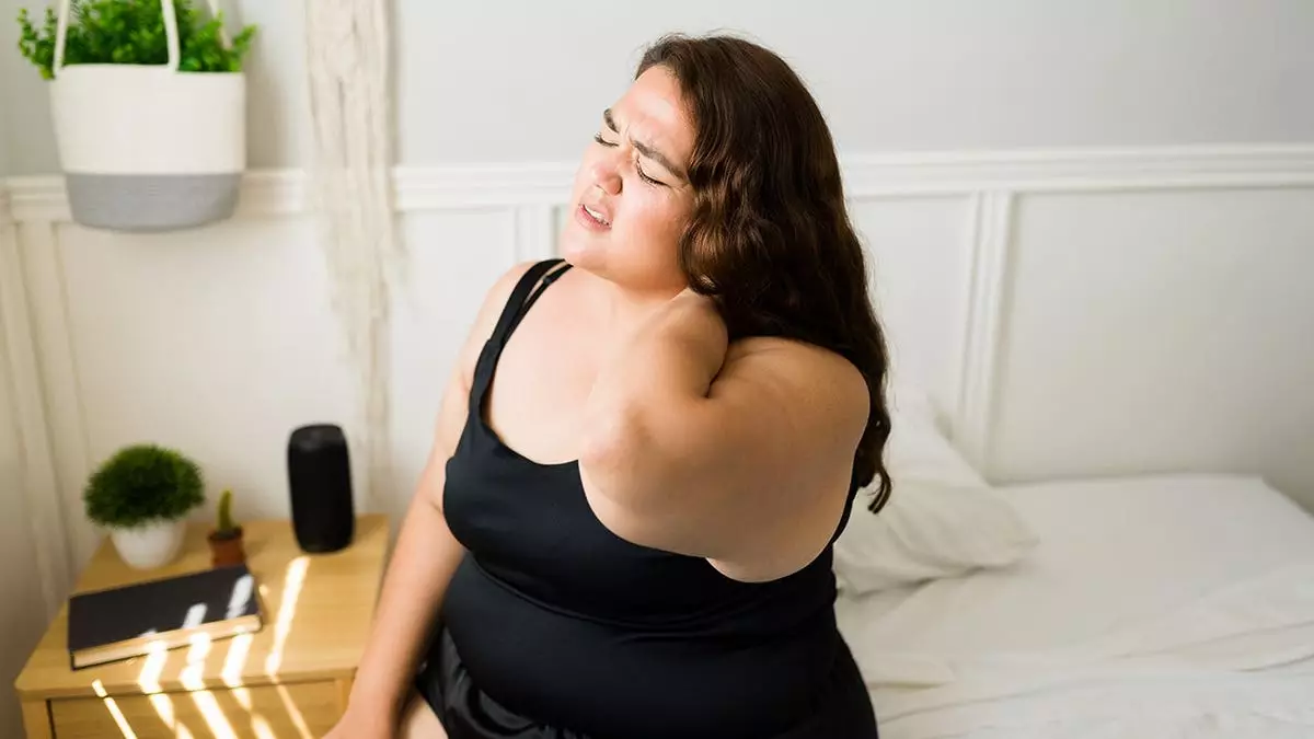 Врачи выявили "бизоний горб" как возможный признак скрытых проблем со здоровьем.