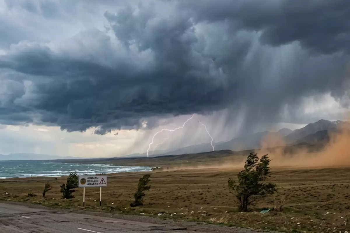 Град, гололед и жара: "Казгидромет" озвучил прогноз на понедельник