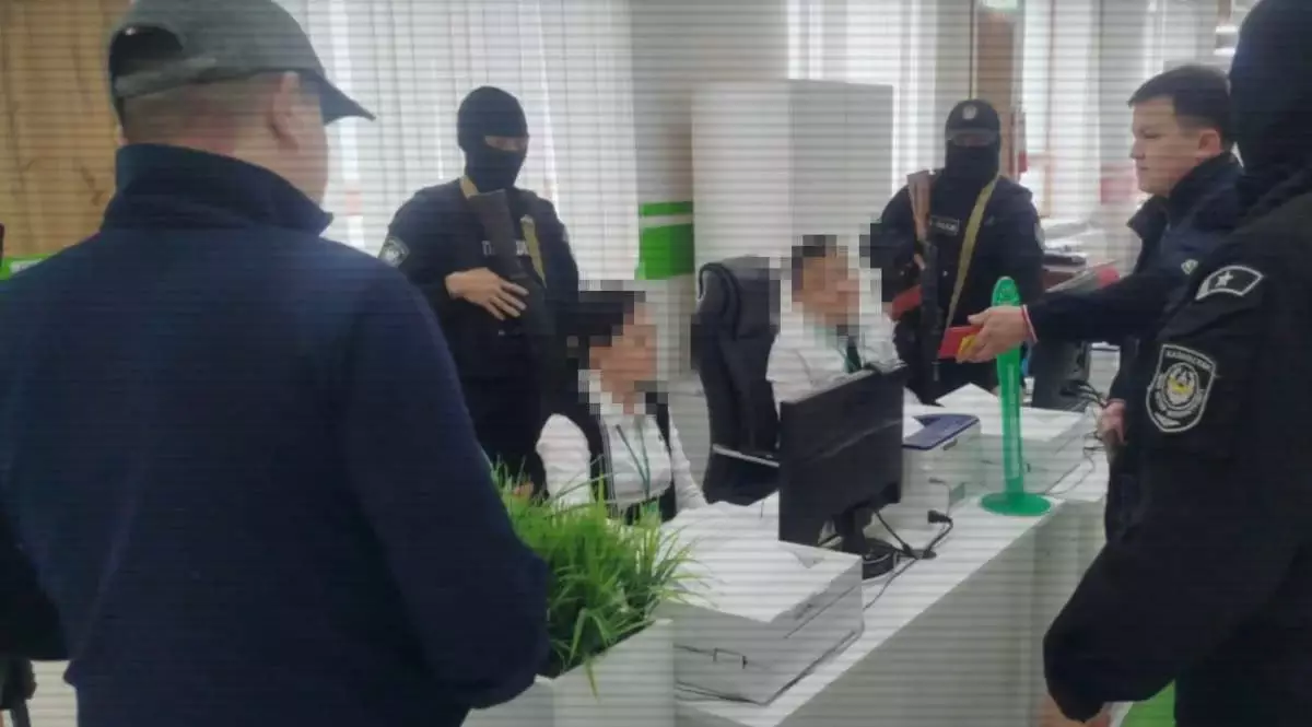 Шымкентте бір топ адам жалған еңбек шартын жасап, шетелдіктерді заңсыз елге кіруге көмектескен