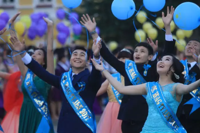 Минпросвещения ужесточило правила проведения выпускных вечеров