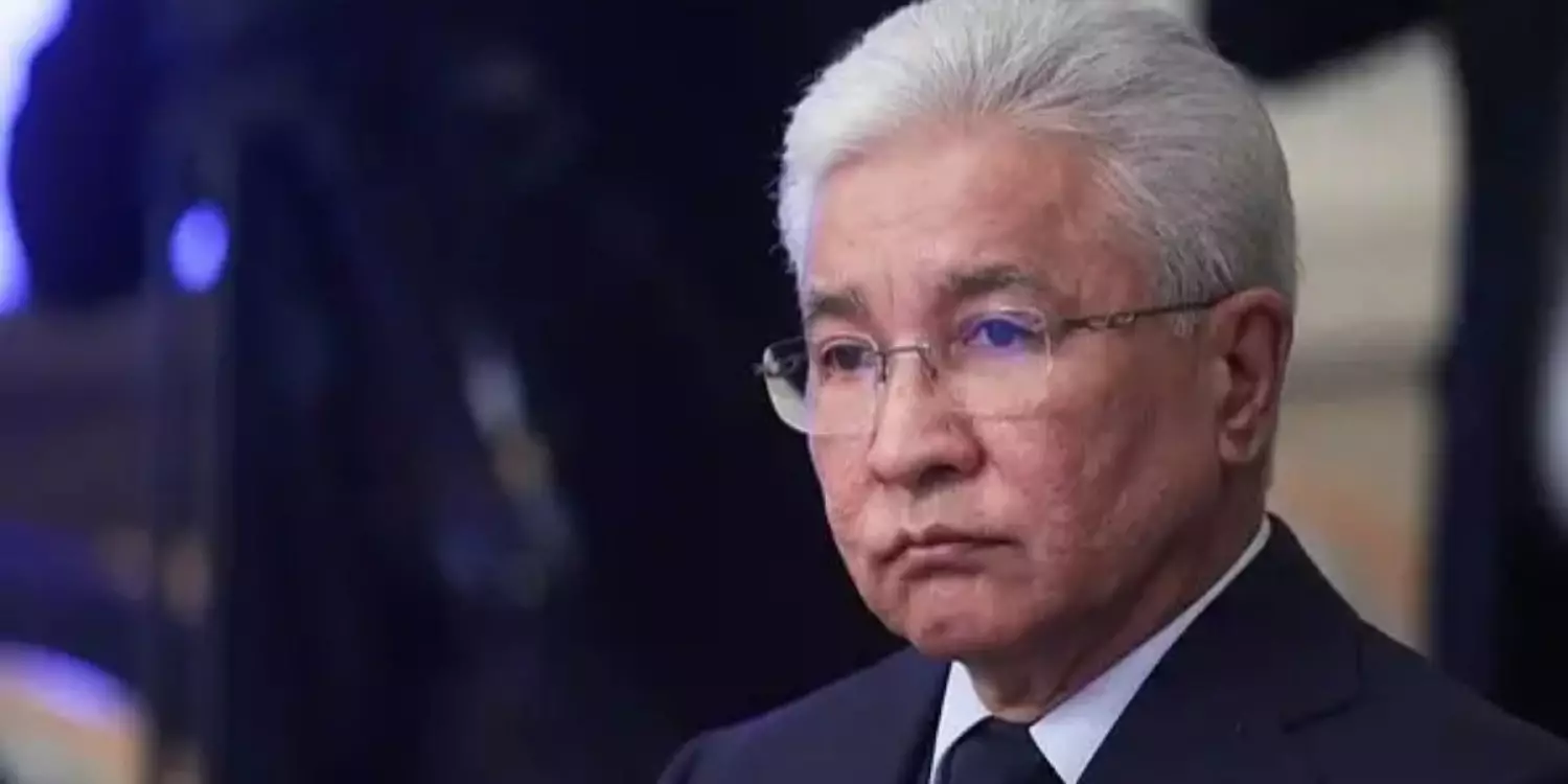 Алматыда Иманғали Тасмағамбетов танымал ақынның асында бой көрсетті