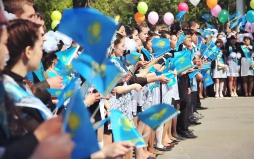Қазақстандық мектептердегі түлектердің бітіру кешіне ақша жинауға, мейрамханаларда өткізуге тыйым салынады