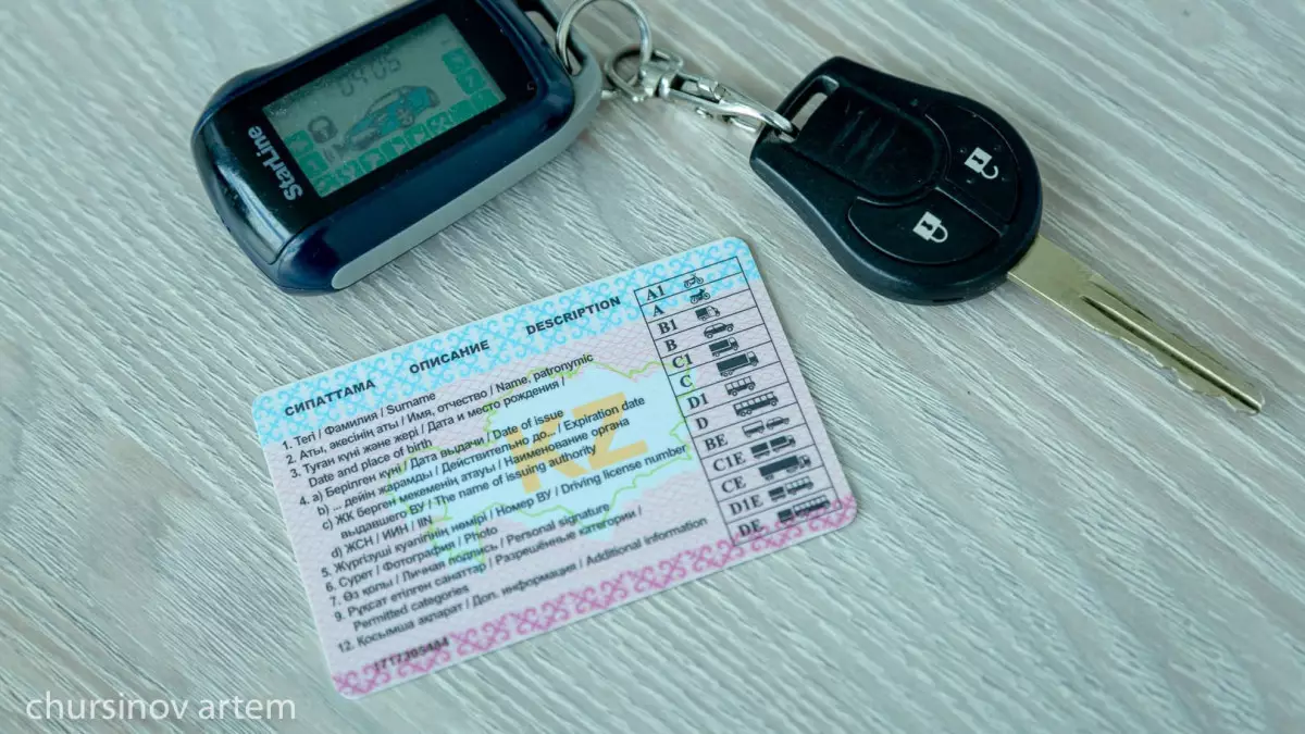 Туысын да аямаған: Ақтөбеде "жеңілдікпен" куәлік алып бермек болған алаяқ ұсталды