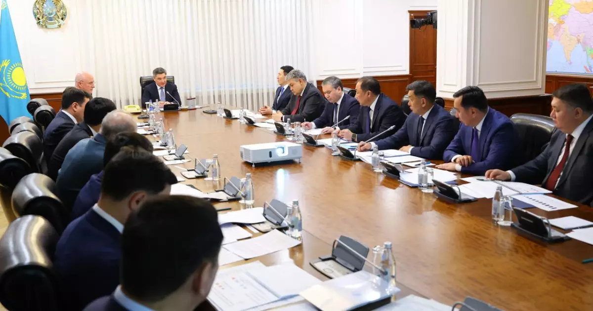   Олжас Бектенов Президенттің көлік-транзиттік әлеуетті дамыту жөніндегі тапсырмаларын жүзеге асыру бойынша кеңес өткізді   