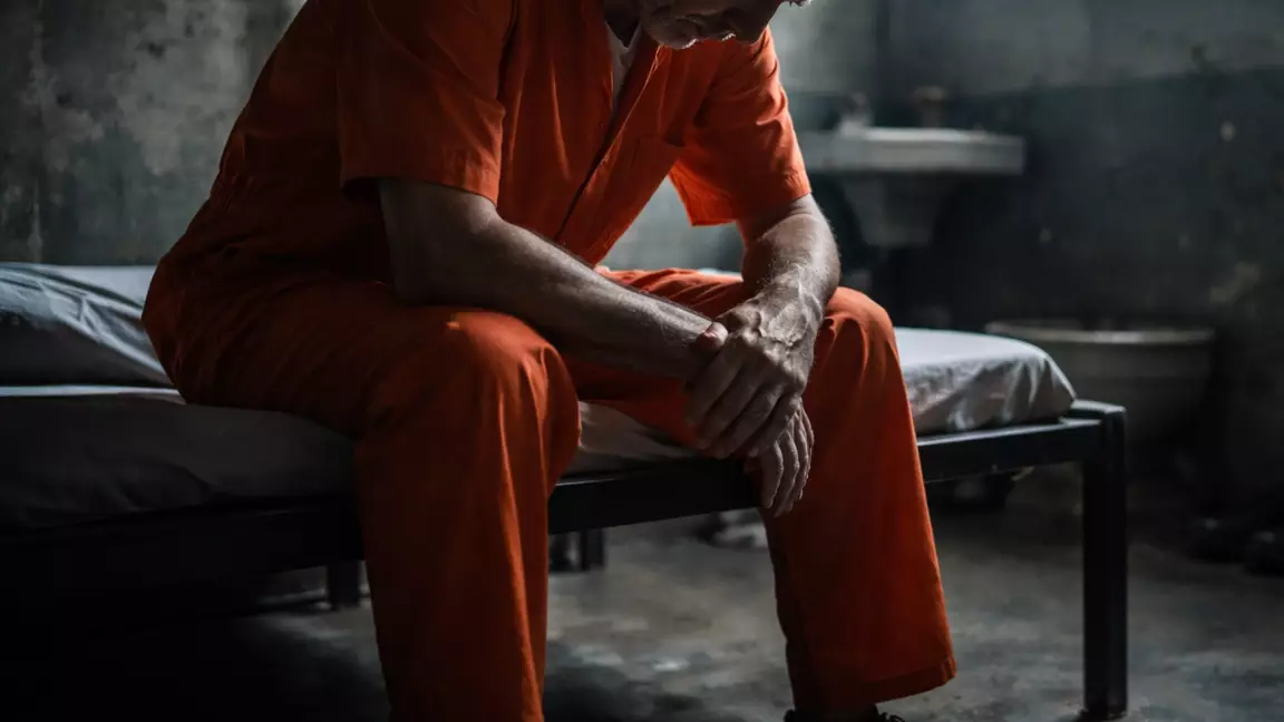 Атырауда түрмеде қаза тапқан сотталушы әкімнің туысы болып шықты