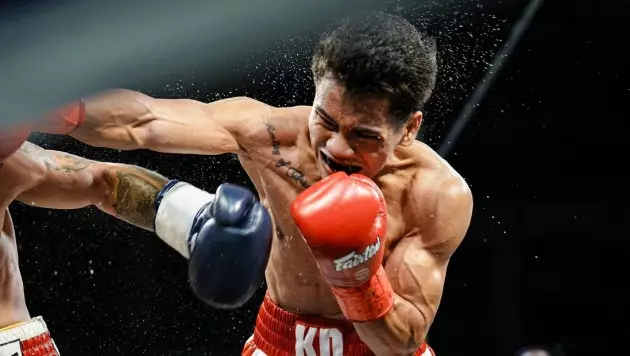 Бір ұрып айналдырып түсірді. IBF-тің іріктеу айқасы бір-ақ минутта ауыр нокаутпен бітті