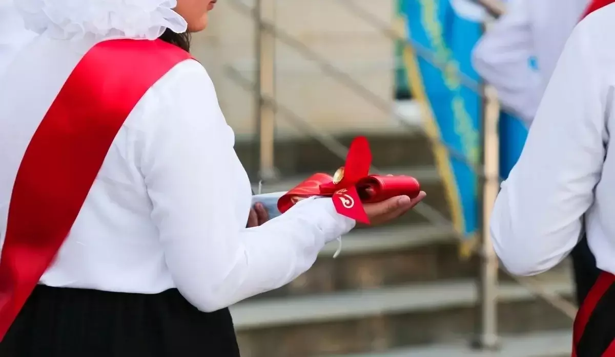 Без ресторанов и денег: новые правила выпускных удивили казахстанских родителей