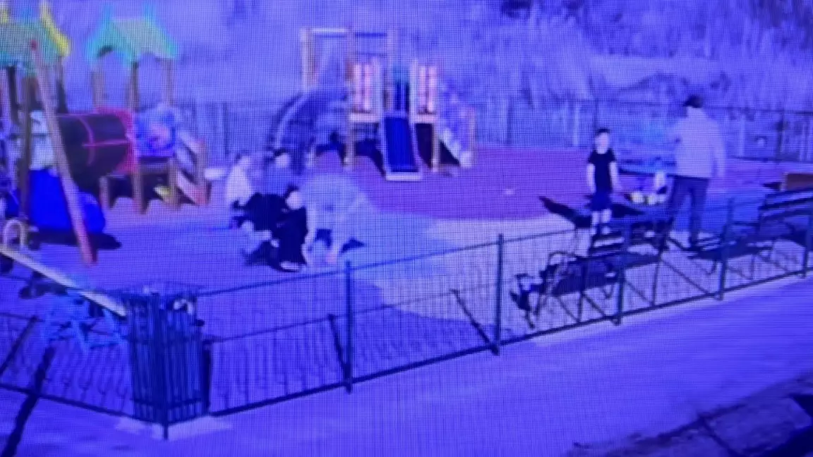 Қарағандыда ойын алаңындағы жанжал: ер адам балаға шабуыл жасады