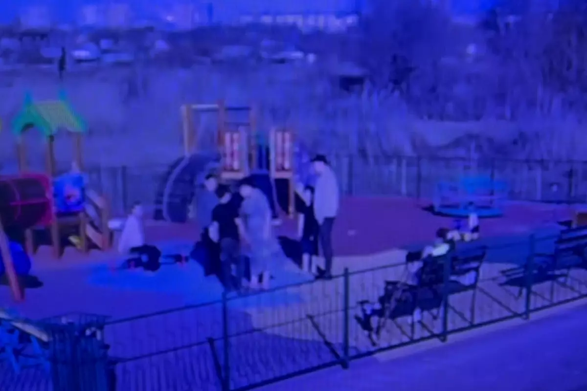 В Караганде взрослый устроил разборки с ребенком на площадке