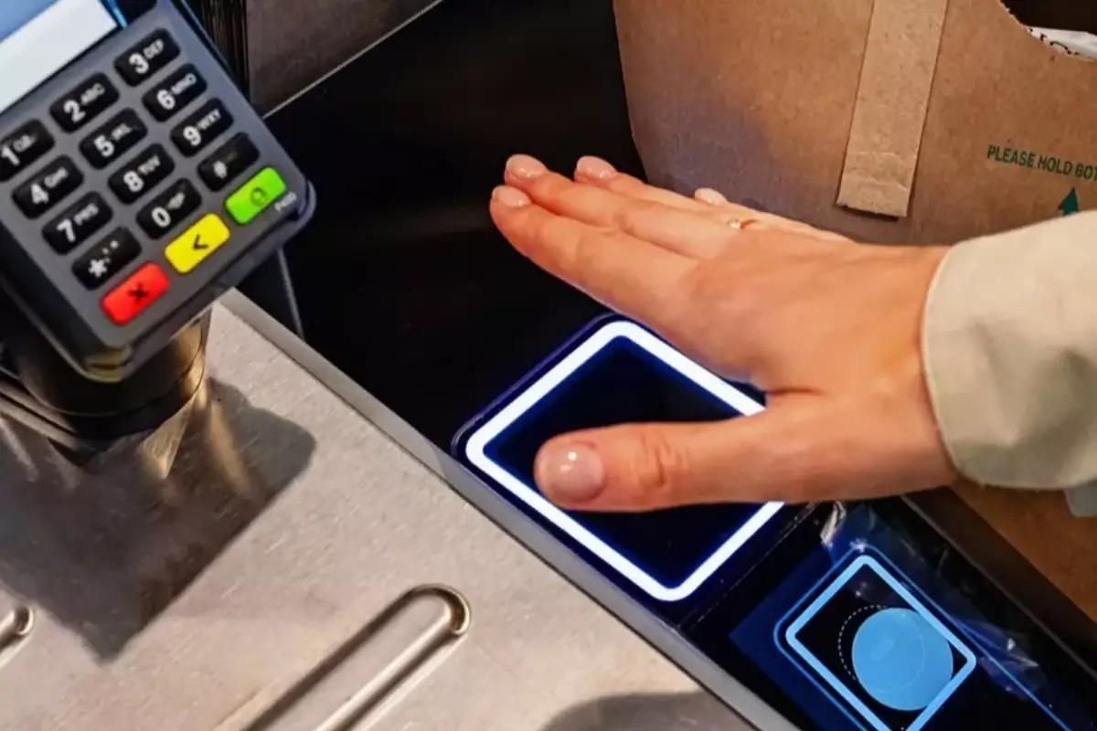 Моргните в камеру: в Казахстане ужесточают правила биометрии для кредитов и счетов