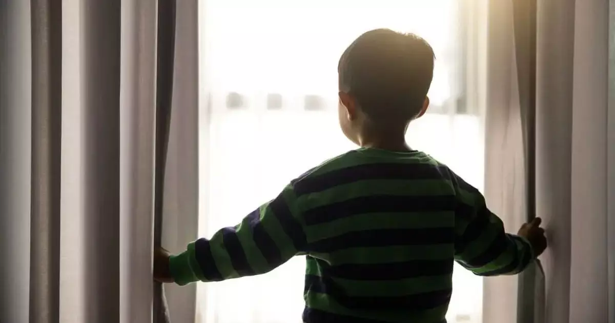  Қарағандыда ата-анасымен бірге қонаққа барған бала биіктен құлап кетті 