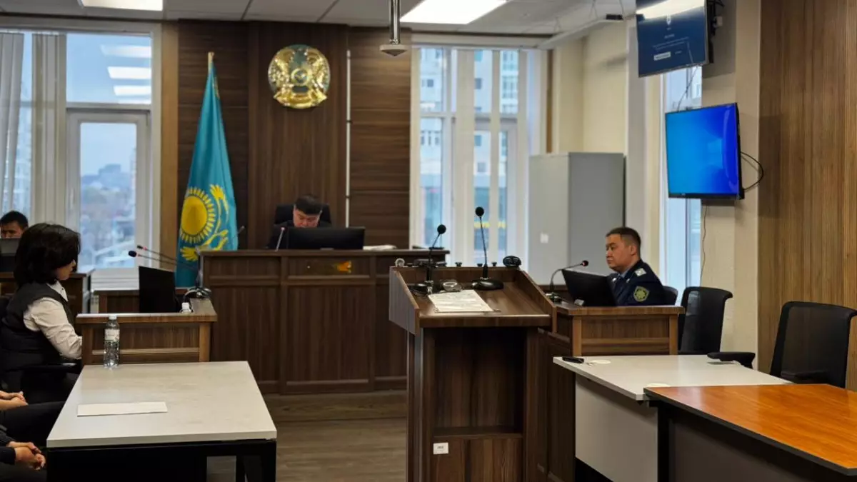 Блогер Ерболат Жанабылов сотта жауап беруді бастады