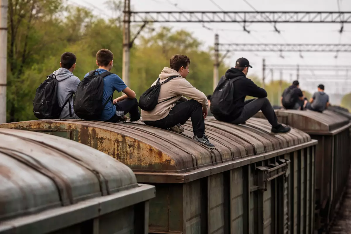 Подростков заметили на вагонах грузового поезда в Алматы