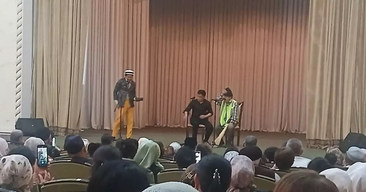  Өзбекстанда «Шаншар» сатира театры өнер көрсетті 