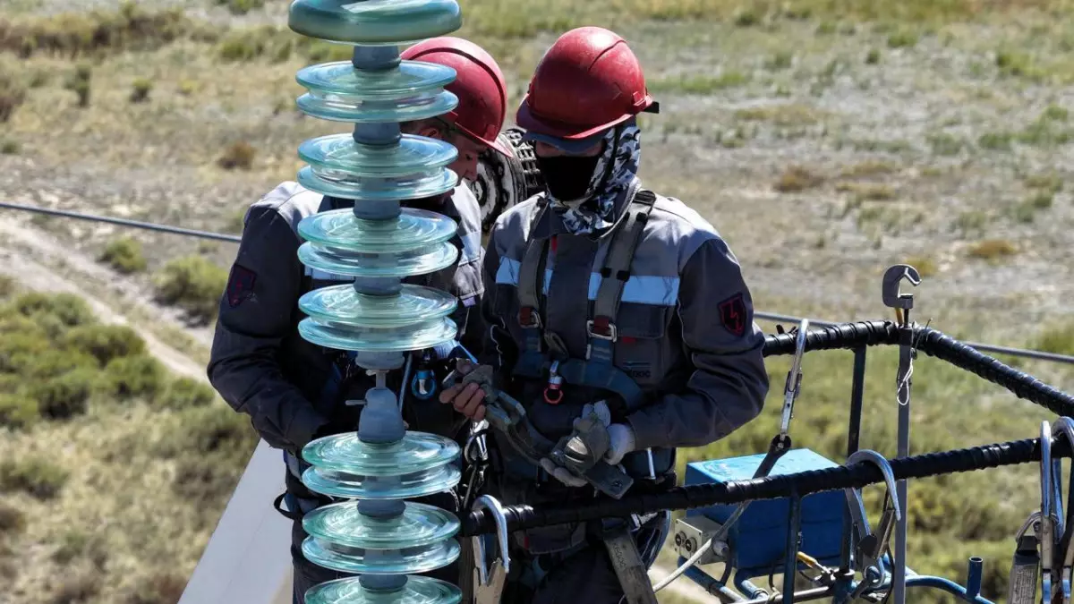 Электросети Казахстана готовят к пиковым нагрузкам: стартовала кампания KEGOC