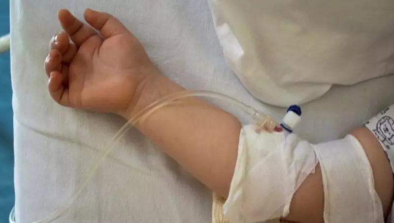 Кирпич упал на 3-летнего ребенка с крыши дома культуры в Карагандинской области