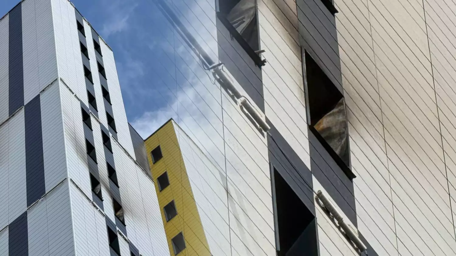 Астанада 3 баланың өмірін қиған өрт: Жолды жауып тастаған көліктің иесі жазаланды 