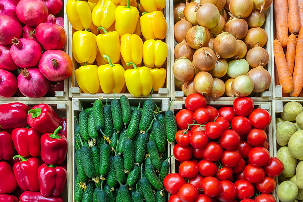 Цены на свежие продукты в Казахстане остаются стабильными в начале весны 2026 года.