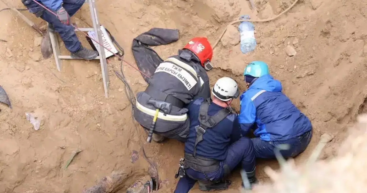  Павлодарда жер қазу кезінде екі адам топырақ астында қалып қойып, қаза тапты 