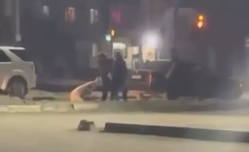 В Сатпаеве водители устроили жесткую драку во дворе