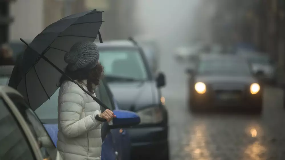 Синоптики объявили штормовые предупреждения почти по всему Казахстану