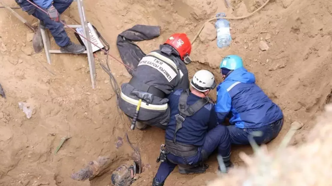 Павлодарда топырақ опырылып, екі адам мерт болды