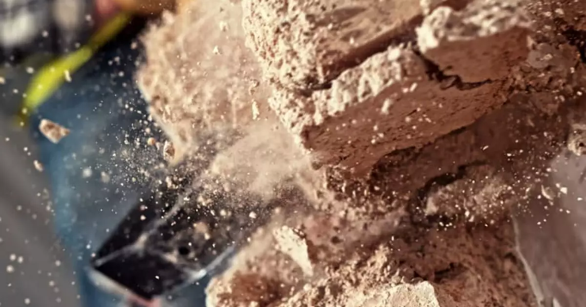  Қарағанды облысында баланың басына кірпіш құлады 